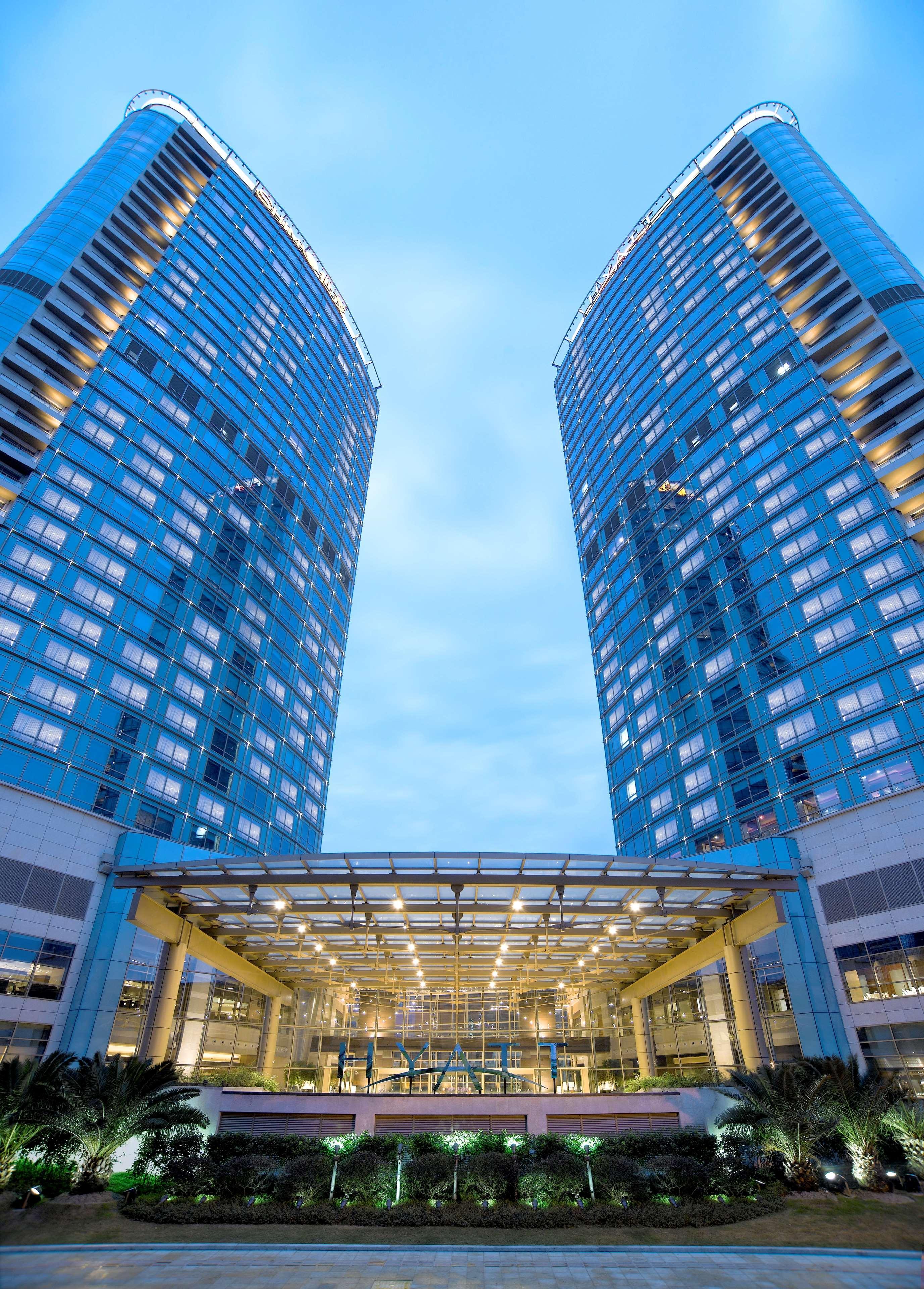 Hyatt On The Bund - A Grand Hyatt Hotel, Centrally Located At Huangpu River Banks In Downtown Hotel 5*