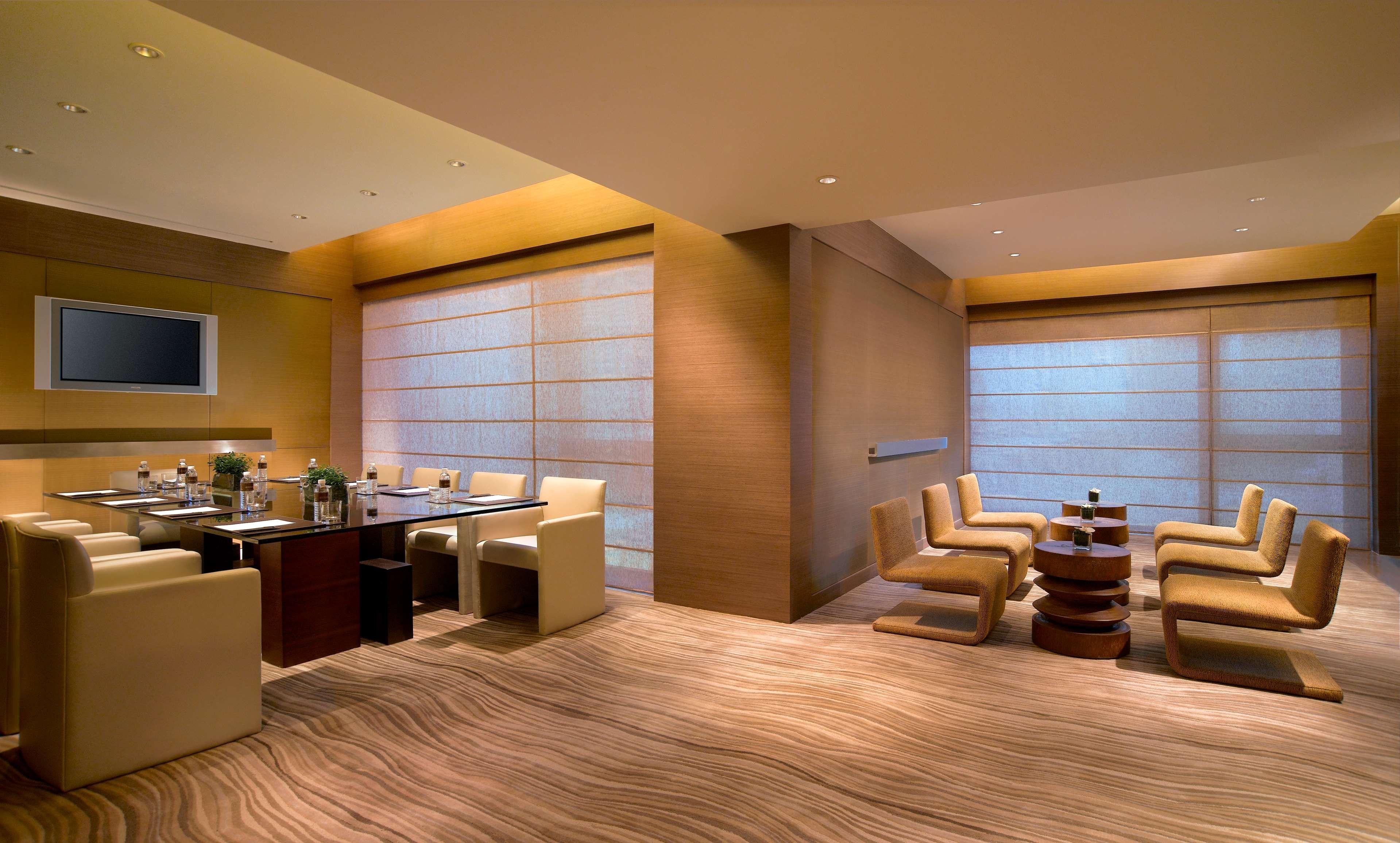 Hyatt On The Bund - A Grand Hyatt Hotel, Centrally Located At Huangpu River Banks In Downtown 5* 上海