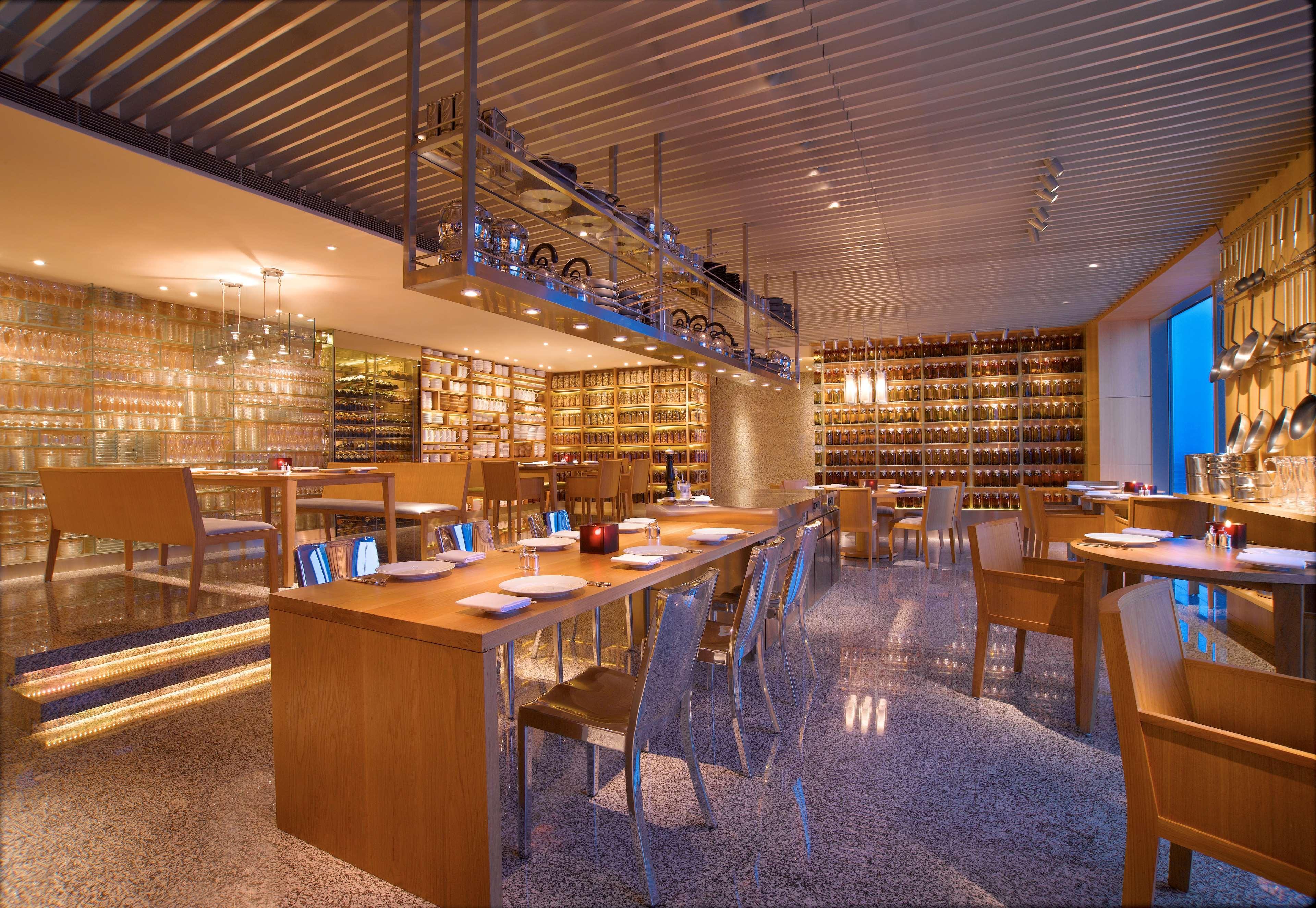 Hyatt On The Bund - A Grand Hyatt Hotel, Centrally Located At Huangpu River Banks In Downtown 5* 上海
