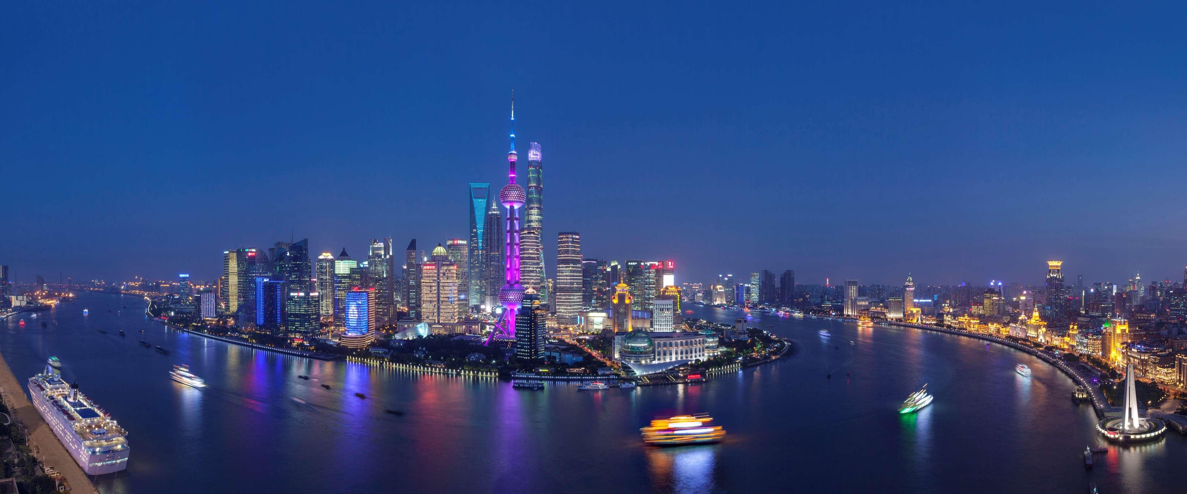 Hyatt On The Bund - A Grand Hyatt Hotel, Centrally Located At Huangpu River Banks In Downtown 5*